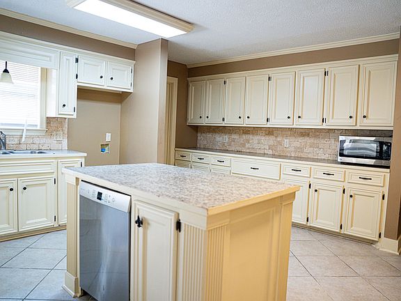 4th image of 713 Briarwood Dr