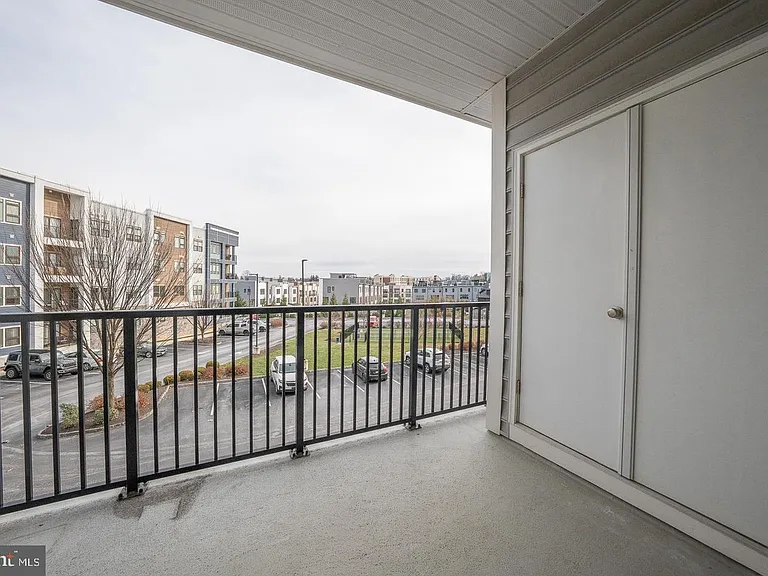 220 Charles Ellis Dr — Photo 32