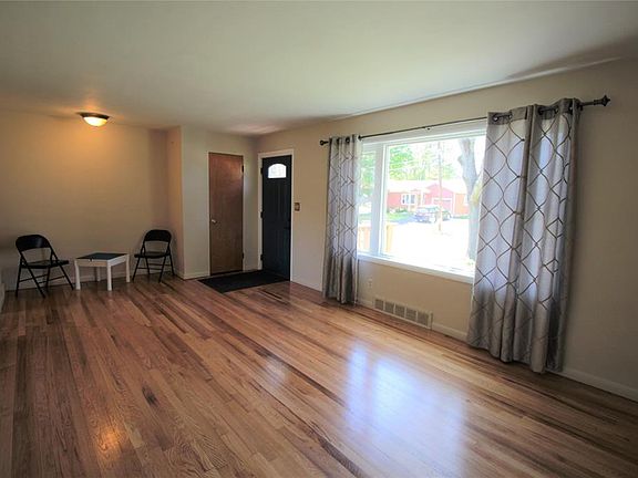 3rd image of 22 Sandy Ln