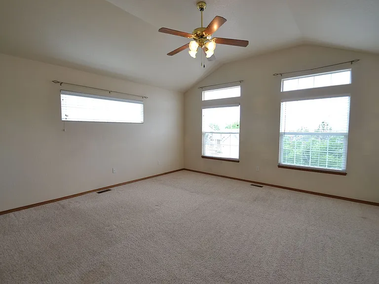 7492 Amberly Dr — Photo 20