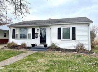 1210 Gilpin St, Carmi, IL 62821