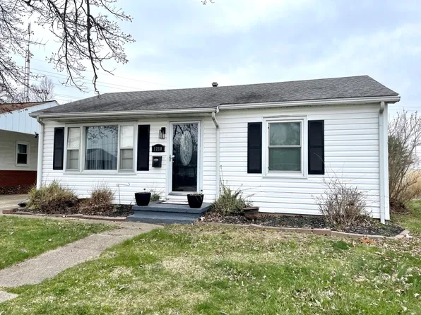 1210 Gilpin St, Carmi, IL 62821