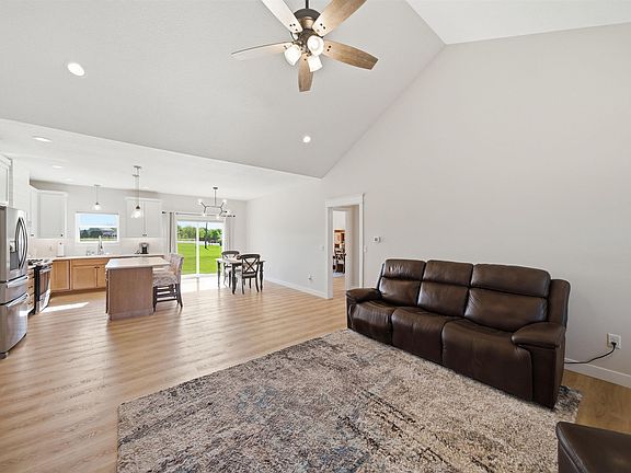 4th image of 215 Cypress Point