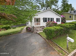 16 Oneida Ave, Atlantic Highlands, NJ 07716