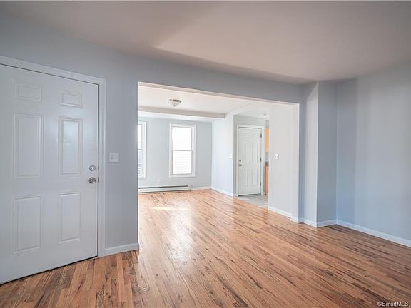 4th image of 26 Daggett St #2