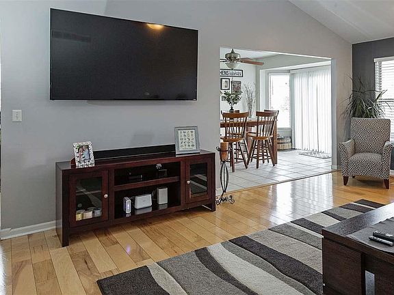 5th image of 55408 Cranberry Dr