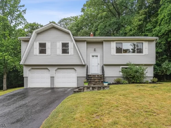 6 Juniper Ter, Ringwood Boro, NJ 07456