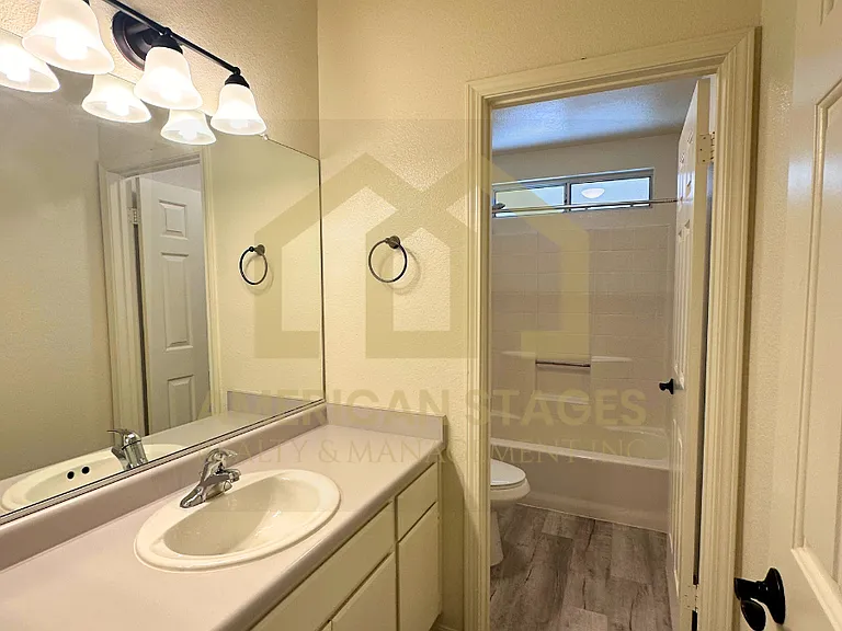 1417 Glen Ellen Ln — Photo 4
