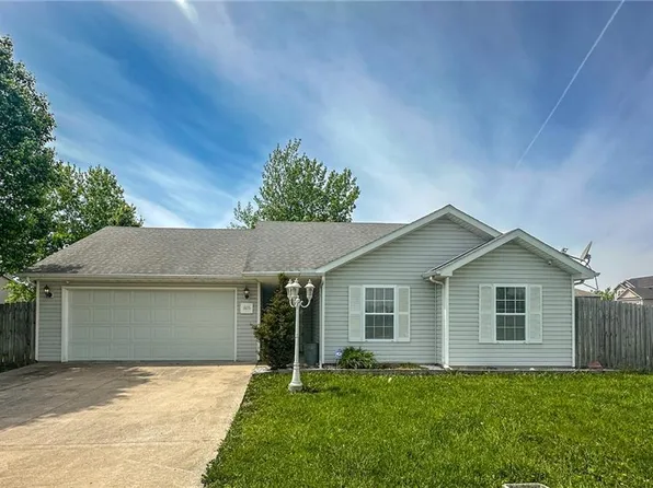 605 Bob Griffin Rd, Cameron, MO 64429
