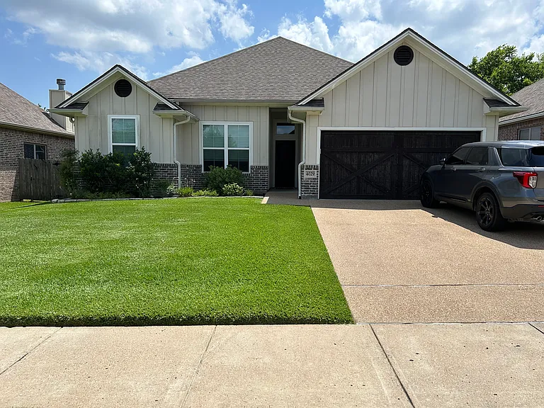 4029 Crestmont Dr — Photo 2