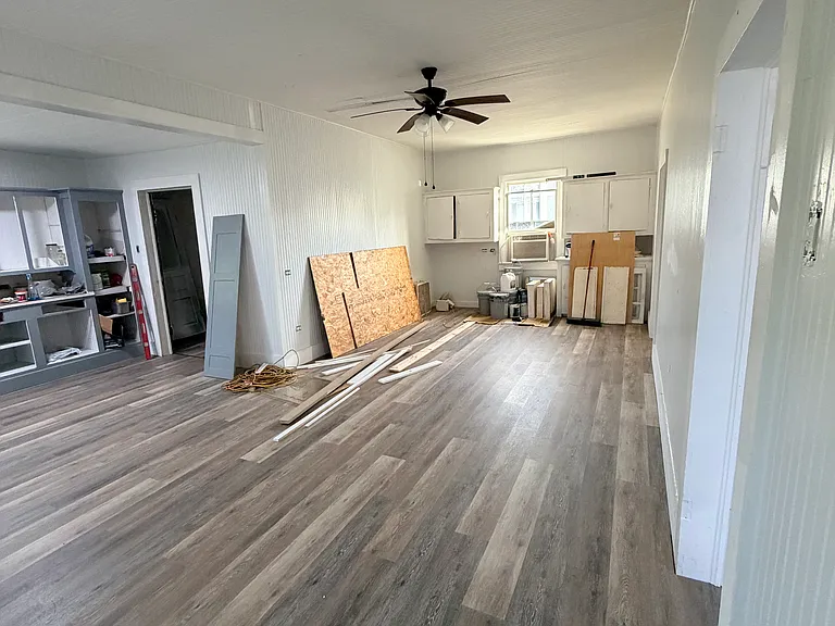 202 Saint Louis St — Photo 4