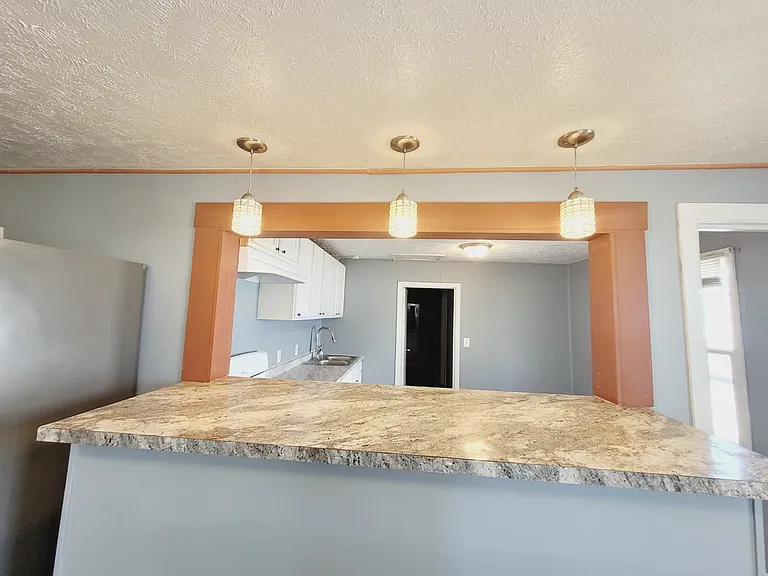 2115 State St — Photo 11