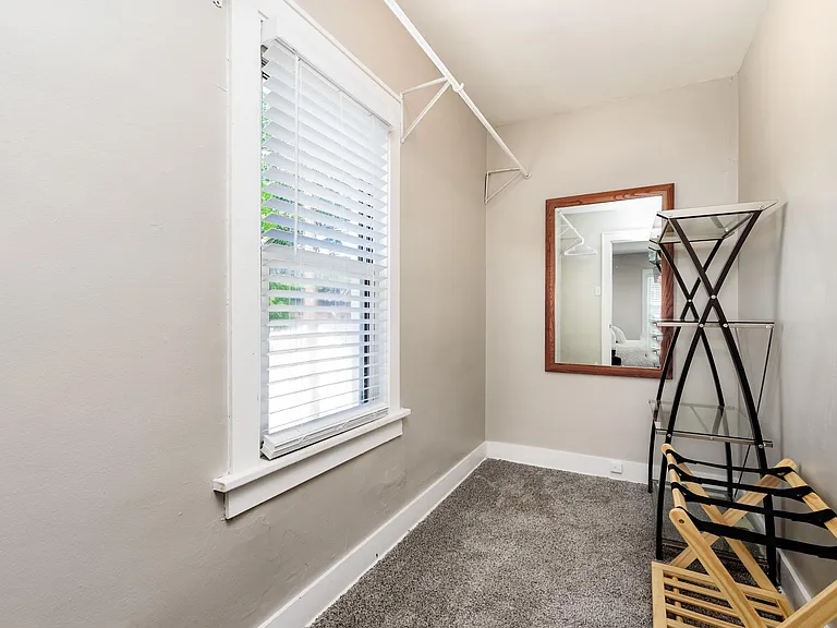 1509 W Clark St — Photo 31