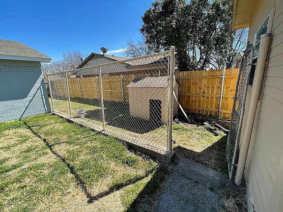 5th image of 1137 N Knowles Dr