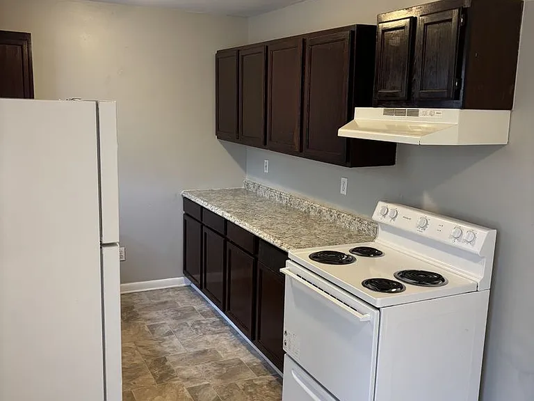 320 Roth Ln SE — Photo 8
