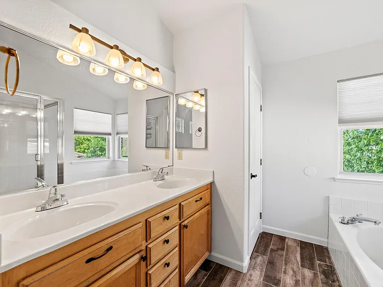 359 Seaton Dr — Photo 23