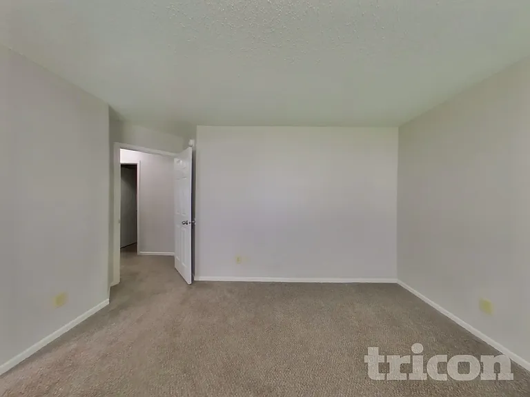 5753 N Jamestown Dr — Photo 8