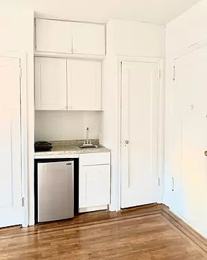 3rd image of 370 W 58th St #2E