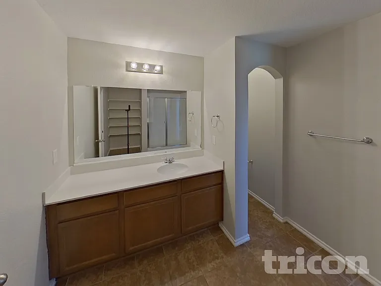 1062 Churchill Dr — Photo 11