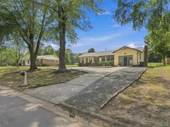 203 Capistrano Dr, Winston Salem, NC 27103