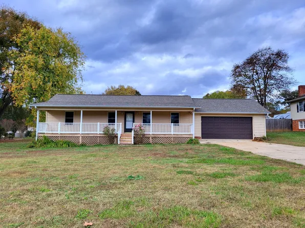 7900 Mountain Shore Dr, Sherrills Ford, NC 28673