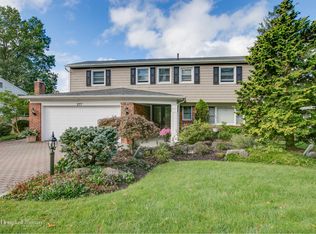 277 Peachtree Dr, East Norwich, NY 11732