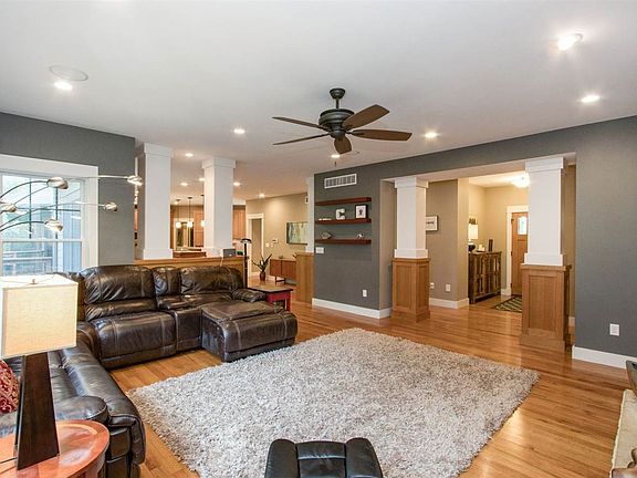 4th image of 2542 Cottonwood Ct NE