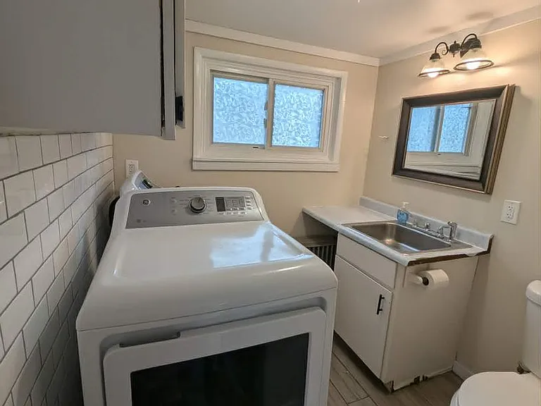 258 Essex St — Photo 27