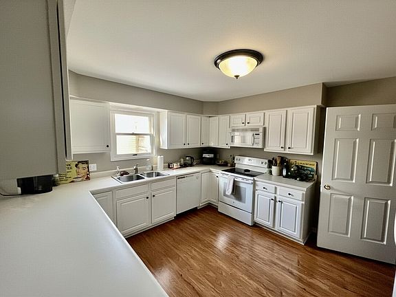 2nd image of 2416 Eaton Ave