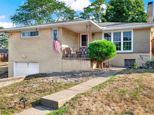 211 Laurel Dr, Greensburg, PA 15601