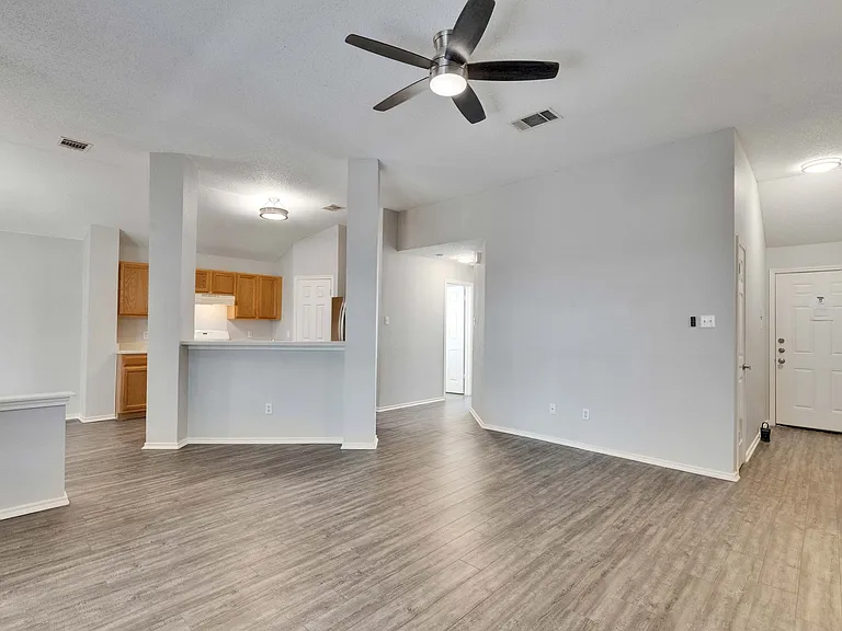 1403 Gulf Way — Photo 2
