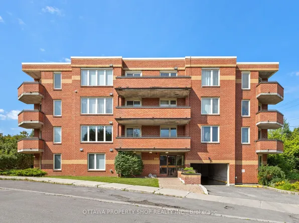 800 McKellar Ave #204, Ottawa, ON K2A 2X5
