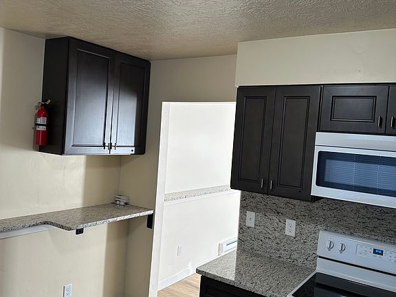 2nd image of 606 W Aspen St #B