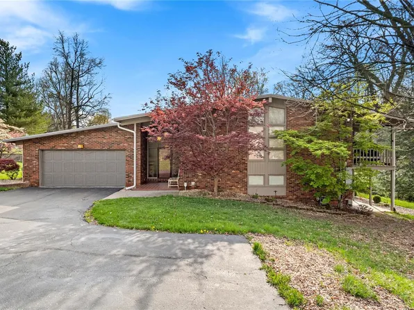 215 Country Club Ln, Belleville, IL 62223