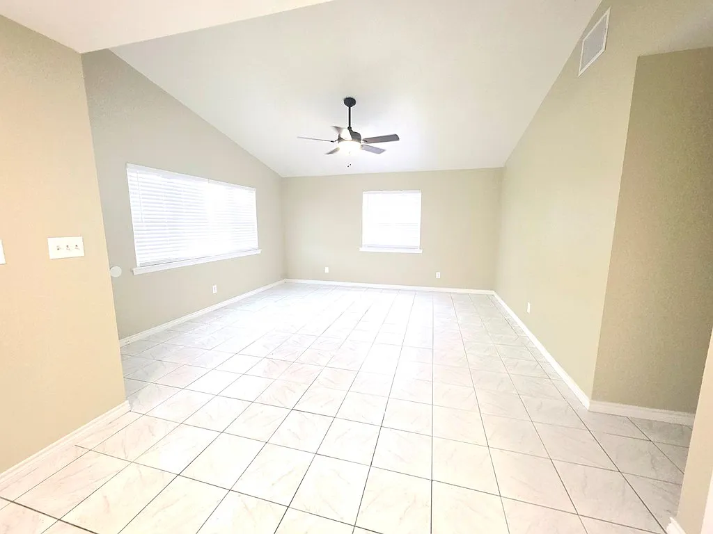 Building Photo - 519 Mockingbird Ln