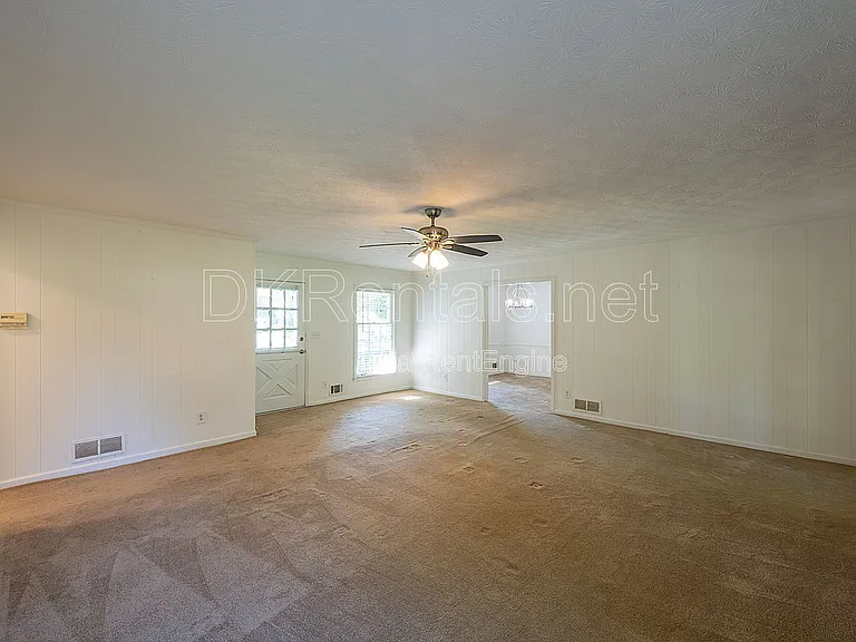 120 Burnett Way — Photo 2