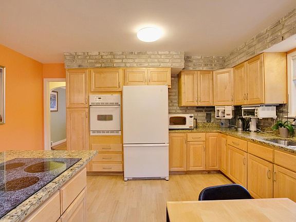 5th image of 2039 Norfolk Ave