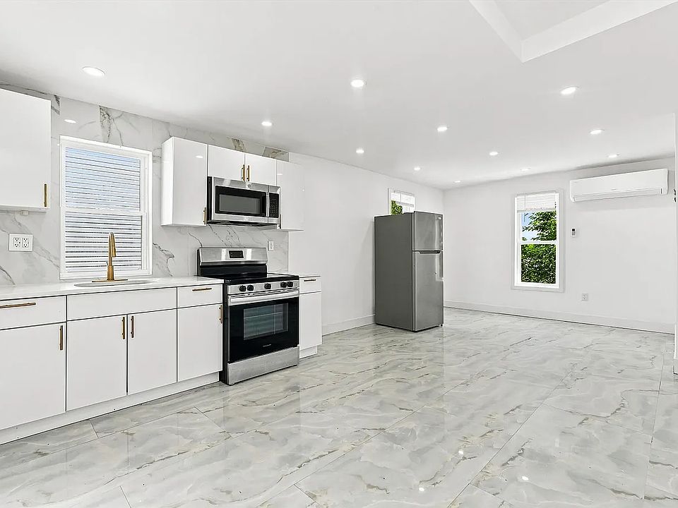 1st image of 1119 N 41st St #D1
