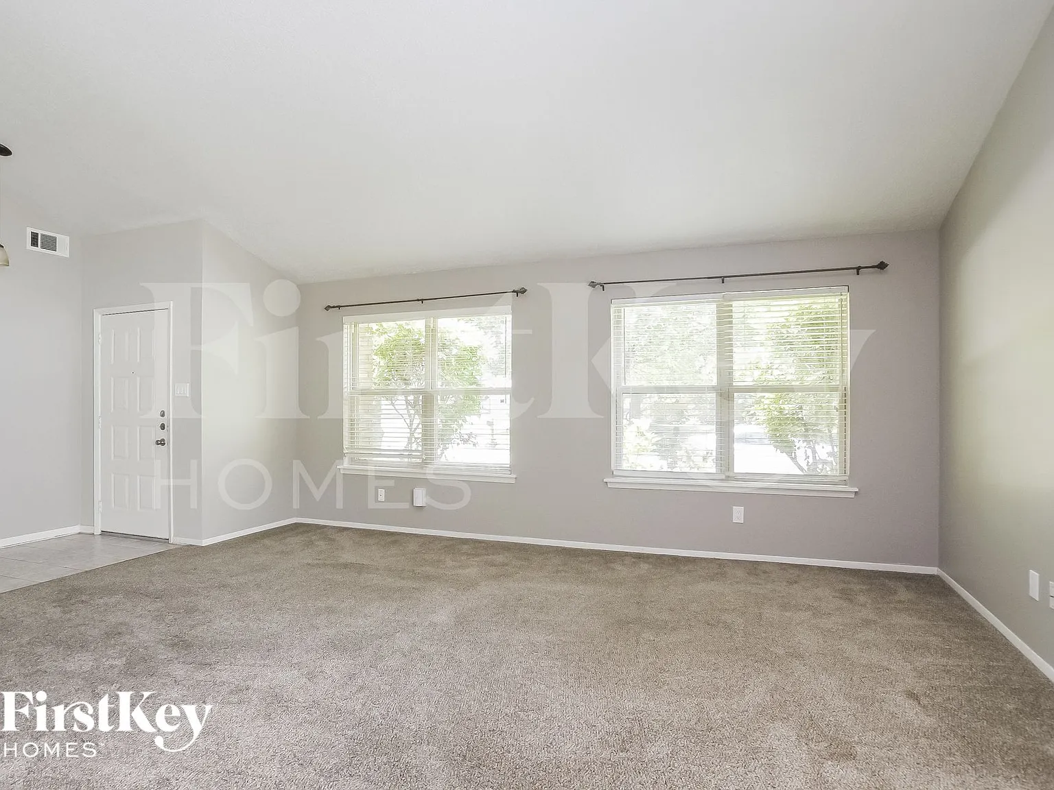 4 bed, 2.5 bath, 2322 sqft, $2,330 — Photo 3