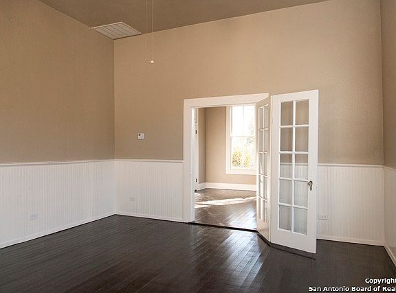 3rd image of 1935 W Ashby Pl