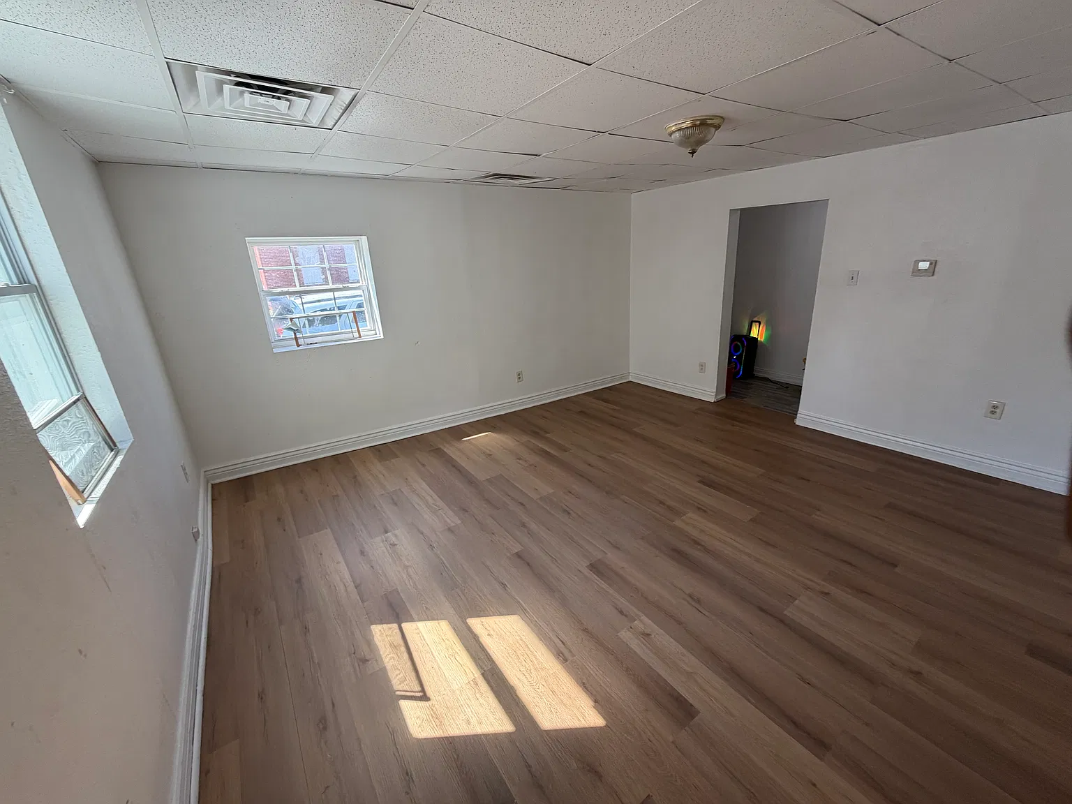 3 bed, 1300 sqft, $1,400 — Photo 4