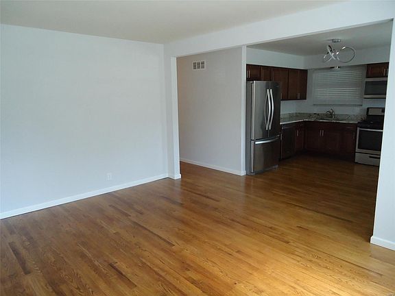 2nd image of 127 W Marseille Dr