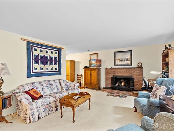 4th image of 556 Sartell Dr