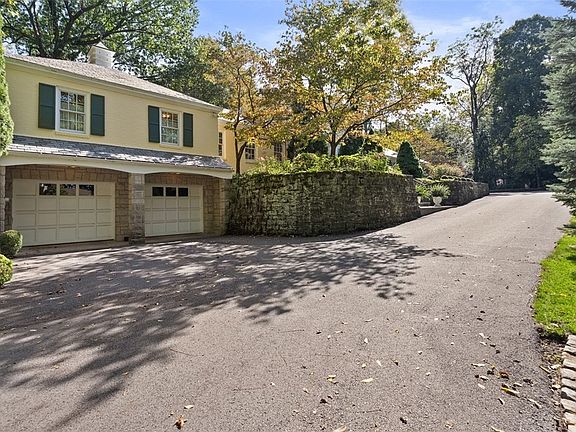 3rd image of 516 Irwin Dr