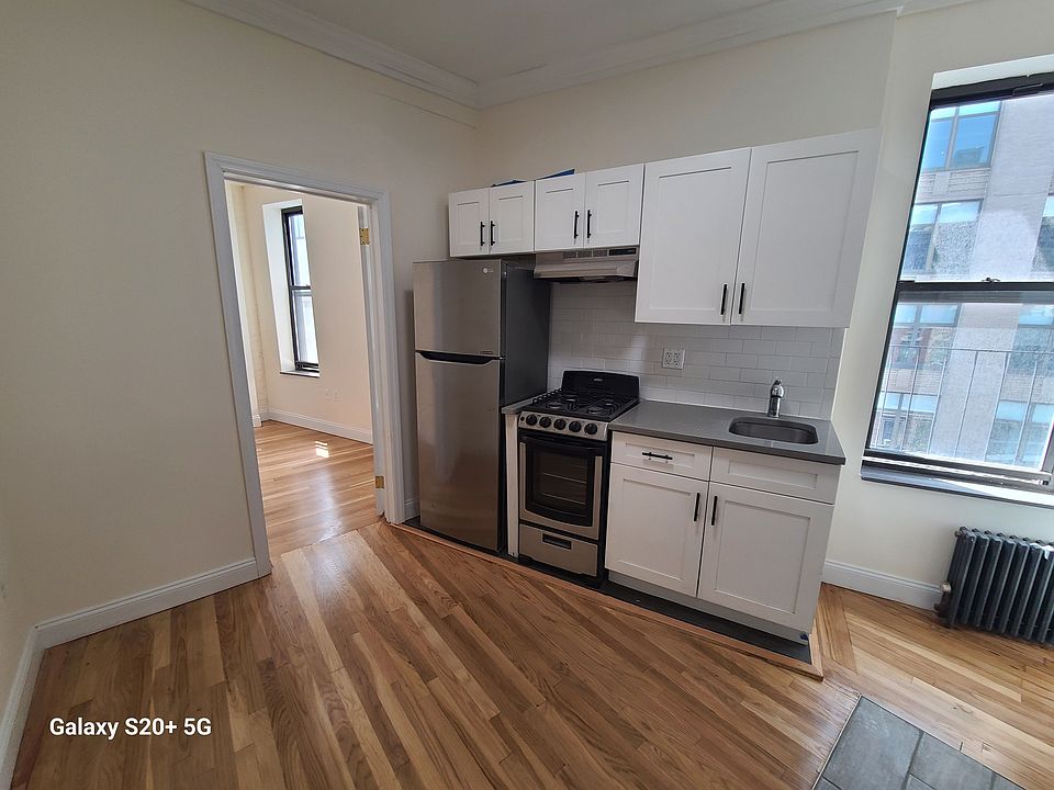 1st image of 110 6th Ave #22