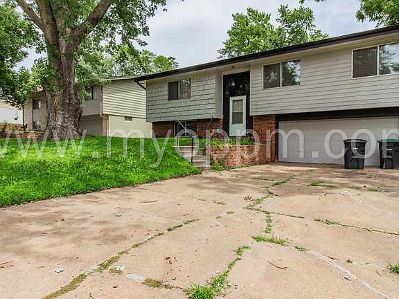 2nd image of 5811 N Oaks Blvd
