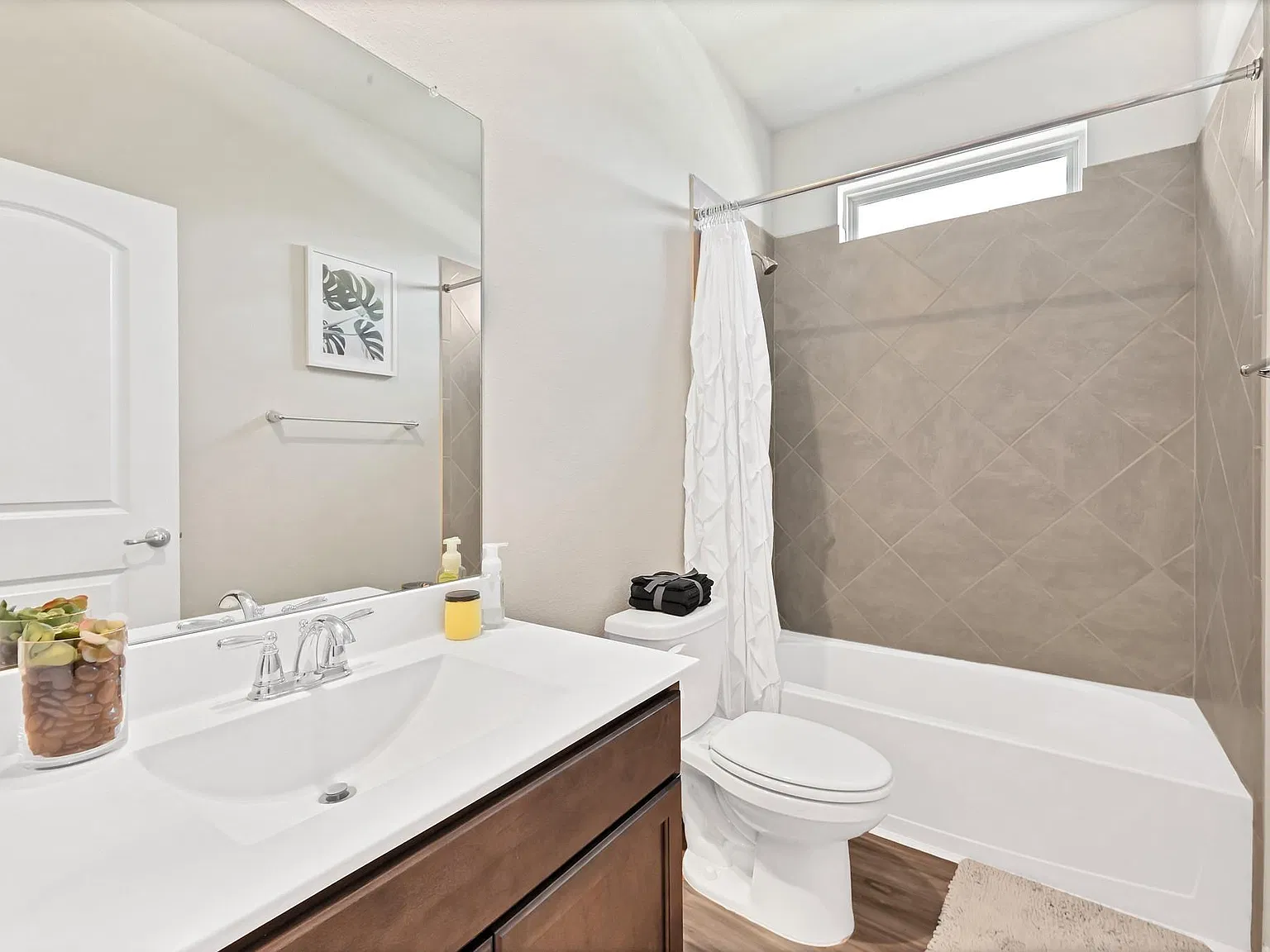 4 bed, 3.0 bath, 2157 sqft, $2,900 — Photo 3