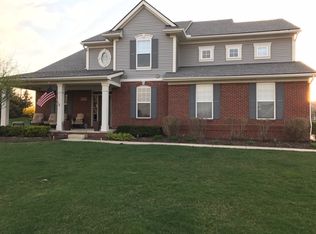 26125 Creekside Dr, New Hudson, MI 48165