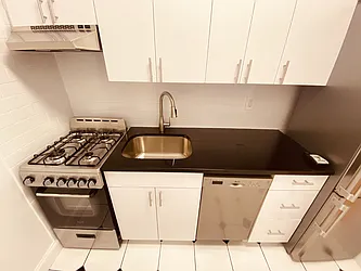 Rented by Metropolis Real Estate of Manhattan