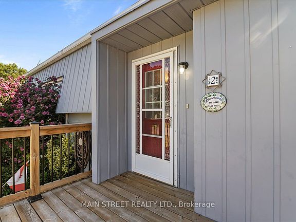 4th image of 2 Pineridge Cres